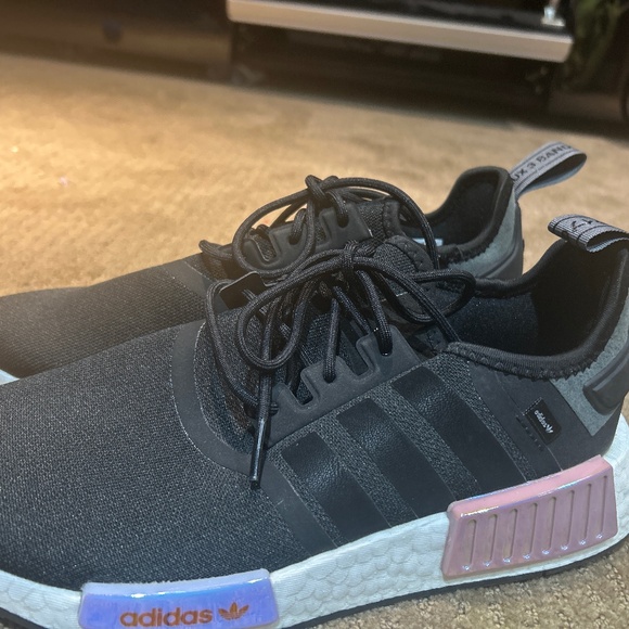 Adidas NMD_R1 women’s size 8.5 - Picture 2 of 3